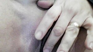 Who squirts in this chileno choro masturbation?