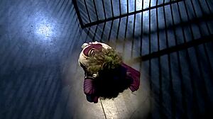 Katwoman jennifer dark prowls prison cage for 3way blowjob