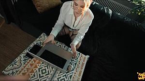 Boyfriend Fucks Mollyredwolf in Public