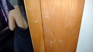 oye que haces alli termine follando a mi vecina al ser descubierto espiando