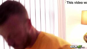 Praštil jsem svou nevlastní gilf tvrdě v divoké seanci