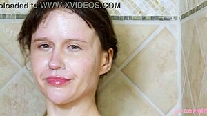 Did this charming blonde just steal the shower spotlight?