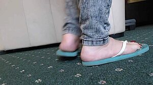 Feet shots of a bbw in flipflops.