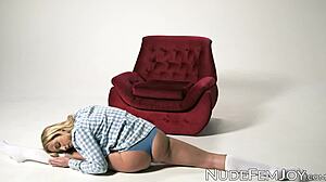 Hey cutie, watch her rub that tight shaved pussy and seduce you 😘