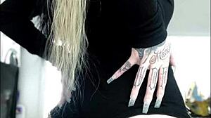 Lady XO jerk off instructions.