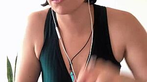 Cute brunette offers intriguing german lesson