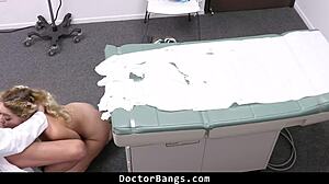 doctor bangs teen 18+ patient in hospital 😏