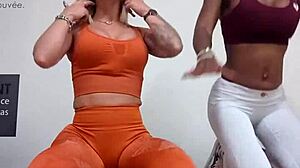 on baise le coach sportif avec ma pote