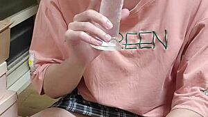 Me love watchin Ting Xuan suck dildo... so hot!