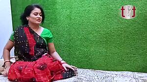 Savita Bhabhi horny jadi liar dalam sesi jilat panas.