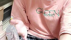 Me love watchin Ting Xuan suck dildo... so hot!