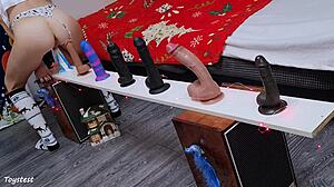 Выбор лучшего дилдо: миниатюрная 18+ сводная сестра тестирует все свои игрушки, включая грубый анал и ДП