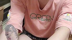 Me love watchin Ting Xuan suck dildo... so hot!