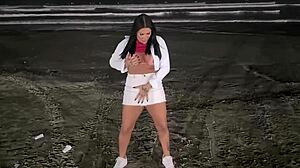 Fomos ata a praia atrás de putaria e encontramos uma cadeira do salva vidas não resisti e tive que provar a adrenalina