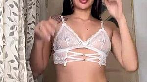 Joven Colegiala Chupando Verga y Follada Duro por Novio