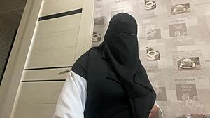 Syrian Milf In Wet Panties Gives Handjob Massage