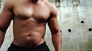 Yuri Gaúcho Brazilian Muscle Man Shoots Huge Cumload