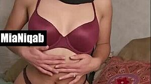 Mia Niqab gives blowjob and deepthroat