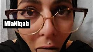 Mia Niqab gives blowjob and deepthroat