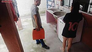 Dona De Casa Casada Paga Técnico Com Bunda