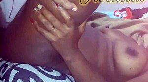 Preta gemendo gostoso com o meu pau no rabo