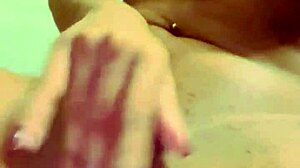 greluda ama uma chupada bem dada nos peitos ao ar livre