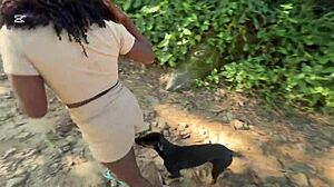Deusa De Ébano Dando A Bucetinha Em Público Na Cachoeira