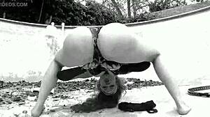 Pornstar Savana Striptease Twerking Horny in Empty