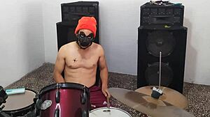 i'm the new latin rock star havin rough sex bfore rehearsal... activist halloween fuck!