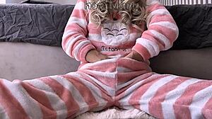 asian teen fingering hairy pussy to squirt orgasm close up