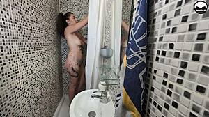 Mamou Avec Livia Gratuit Française Amateur Tatouée in Shower