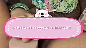 does kayyummy play with her dildo solo?