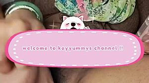 does kayyummy play with her dildo solo?