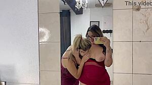 Minha meia-irmã Bianca chegou do interior, eu peguei ela se masturbando na frente do espelho no meu quarto, não aguentei e peguei ela de jeito com meu meio-irmão.