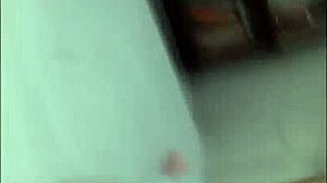 La primera 007 appears as an amateur video with a unique first-time theme and simple setup