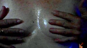 Mature milf shares message about her tits 😍