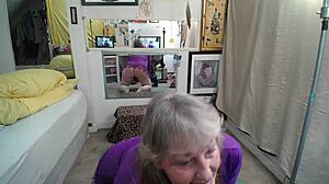 beauty dawnskye1962 worships henny's big black cock passionately