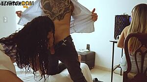 Me Pillan Siendole Infiel A Mi Esposa Tetona Con Una Morena Culona Que Me Hace Acabar A Sentones