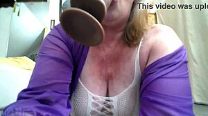 beauty dawnskye1962 worships henny's big black cock passionately