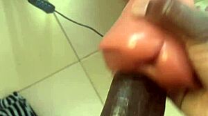 Amateur Bodybuilder Sneaks BBC Into White Pussy With Toy In Bathroom