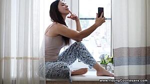 Alice Kelly's Amazing Cumspray Scene