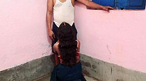 हॉट इंडियन स्टीपमॉम स्टीपसन और फ्रेंड द्वारा चूत और गांड में चोदी जाती है