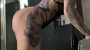 Gostosa With Gaping Ass.