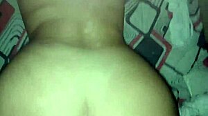 Es tan rico como mi novia se clava en mi polla en perrita