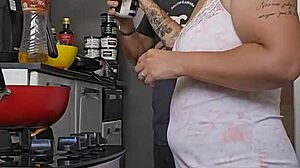 Pregnant woman shows off her big ass