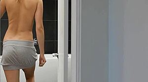 solo beauty fingers petite pussy softly