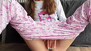 สาว 18+ ในชุดนอนเสียวและพ่นน้ำ