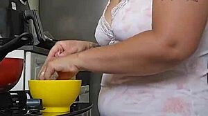 Pregnant woman shows off her big ass