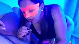 En este bar le das dinero extra a la camarera y te folla en su habitación especial le encanta la verga de extraños 2