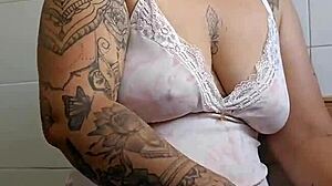 Pregnant woman shows off her big ass